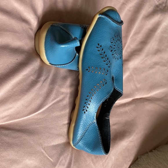 EUC Leather Driving Moc Loafers Laser Cut Out. Only worn a few times. - Picture 5 of 6